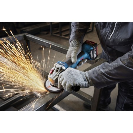 Bosch GWS 18V-8 amolando con disco de desbaste